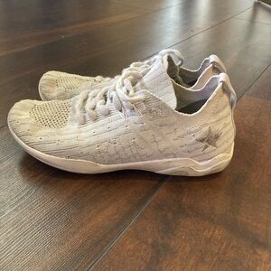 Rebel Revolt Cheer Shoes. Youth Size 4.5